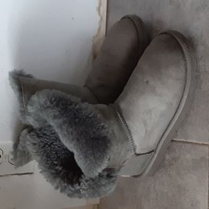 UGG  boots  size  6 women